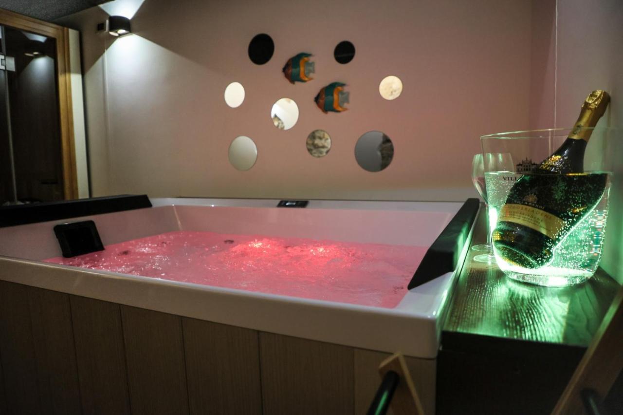 Petramare Charming House Apartment ซาแลร์โน ภายนอก รูปภาพ
